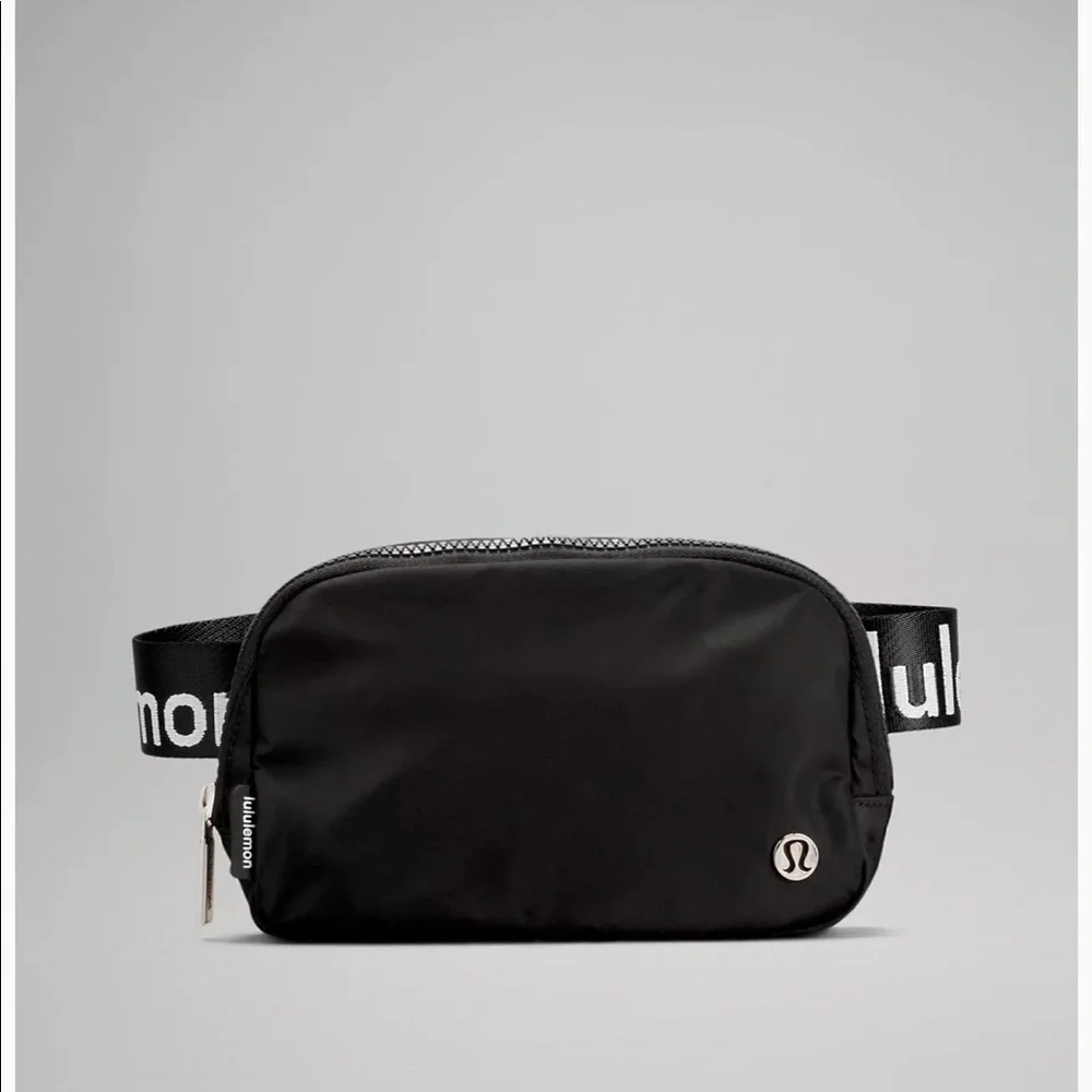 Last one! NWT Lululemon Black Everywhere Belt Bag! - Picture 1 of 12